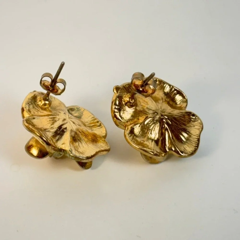 Vintage Flower Stud Earrings Cream Enamel Gold Tone Boho Cottagecore Y2K